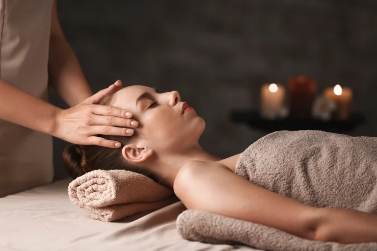 Erotische Massage in München: Spa-Ambiente mit Kerzen