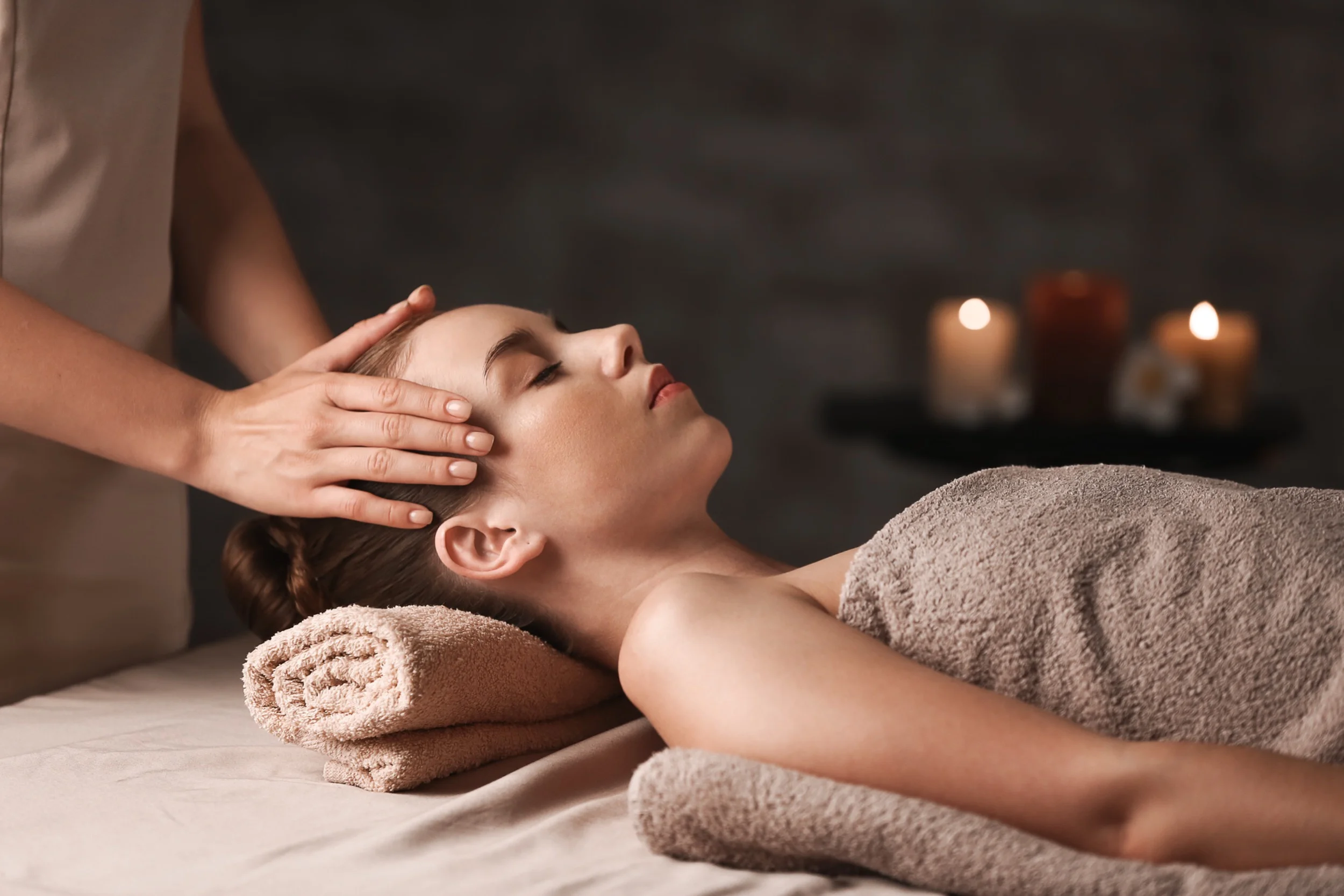 Erotische Massage bei LEA in München, sinnliche Berührung