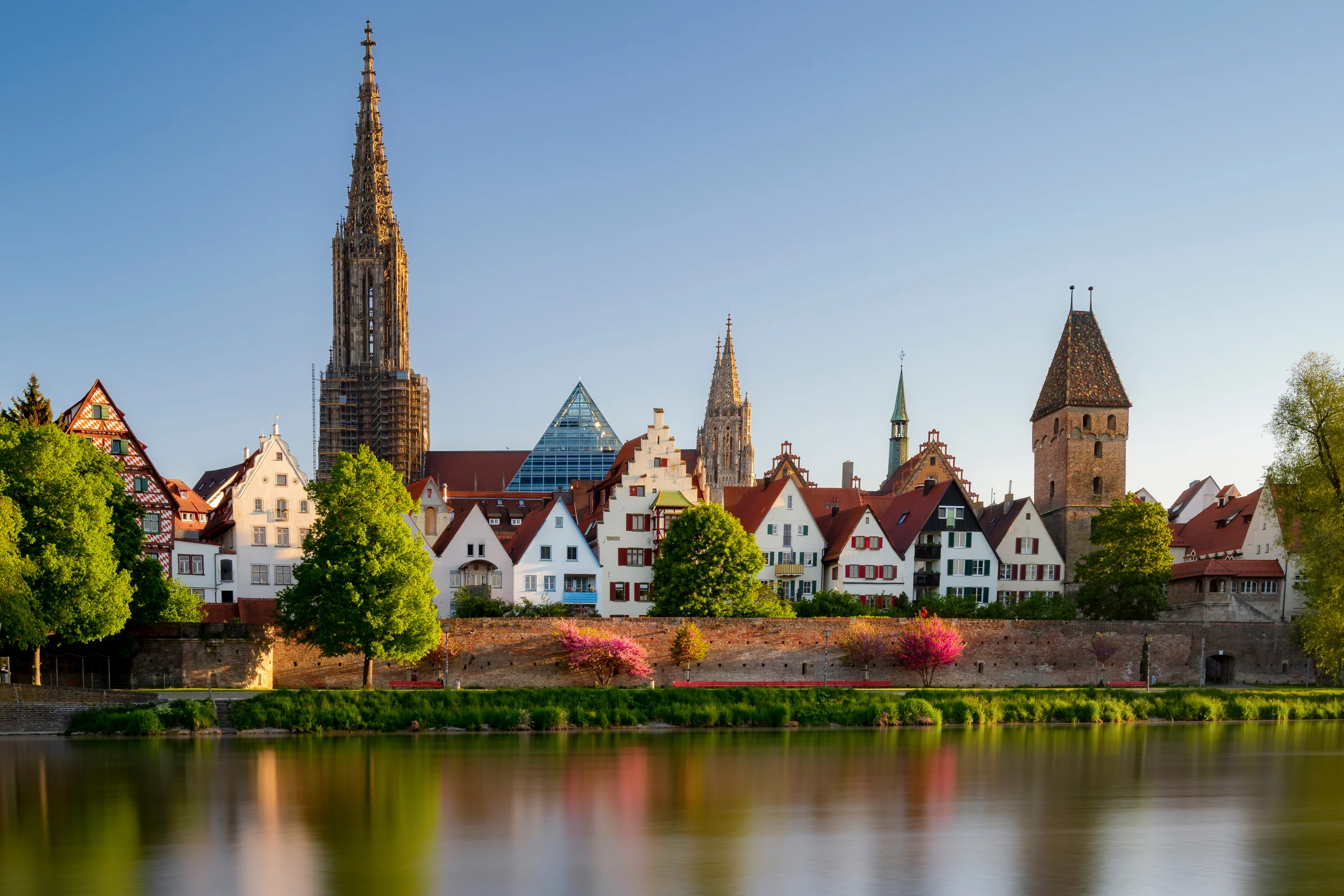 Escort Ulm: Begleitung durch LEA Escort