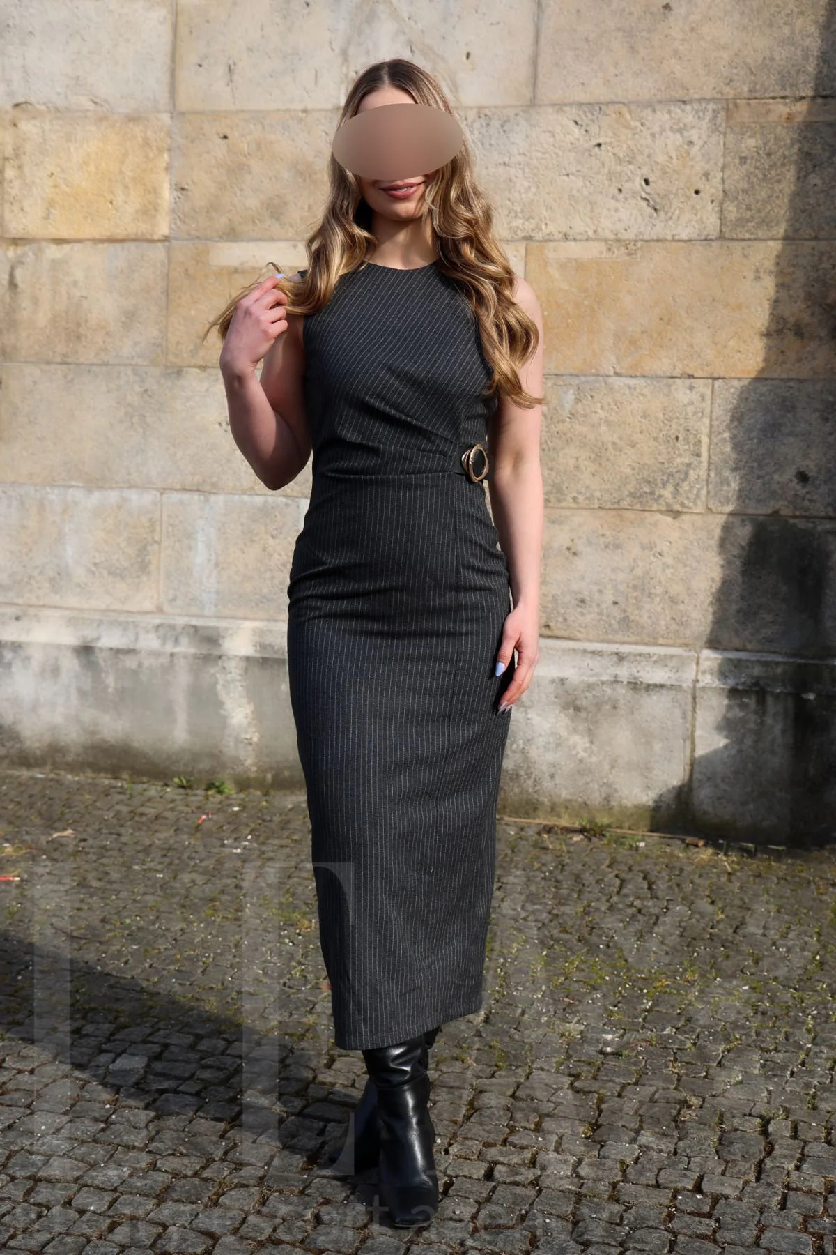 Escort Juna im Midikleid in München
