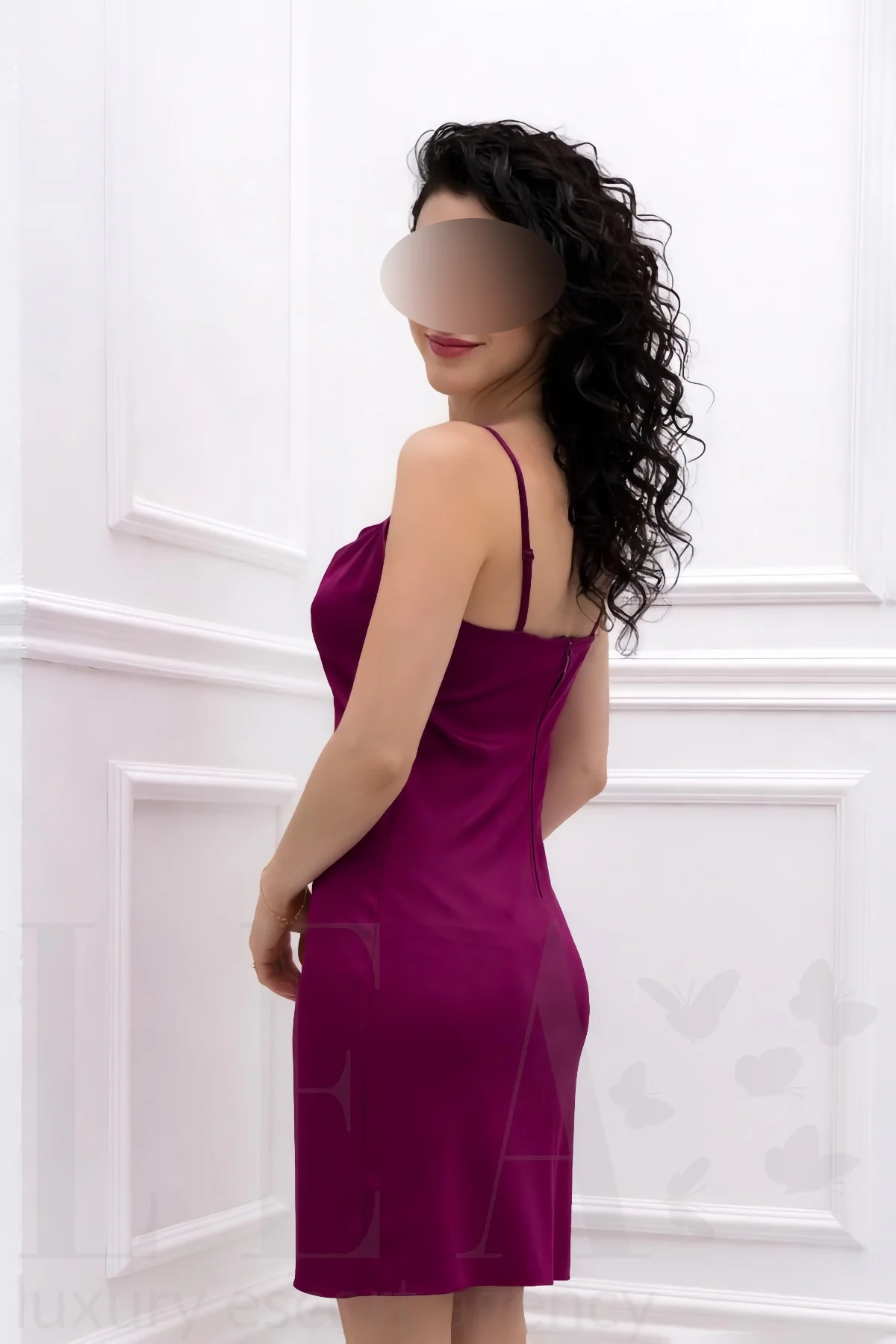 Escort Nora im Abendkleid in München